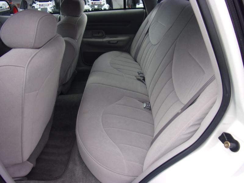 Ford Crown Victoria 4dr Sdn 1997