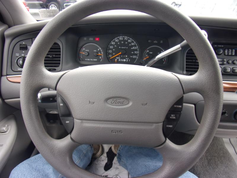 Ford Crown Victoria 4dr Sdn 1997
