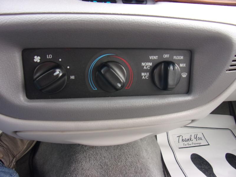 Ford Crown Victoria 4dr Sdn 1997