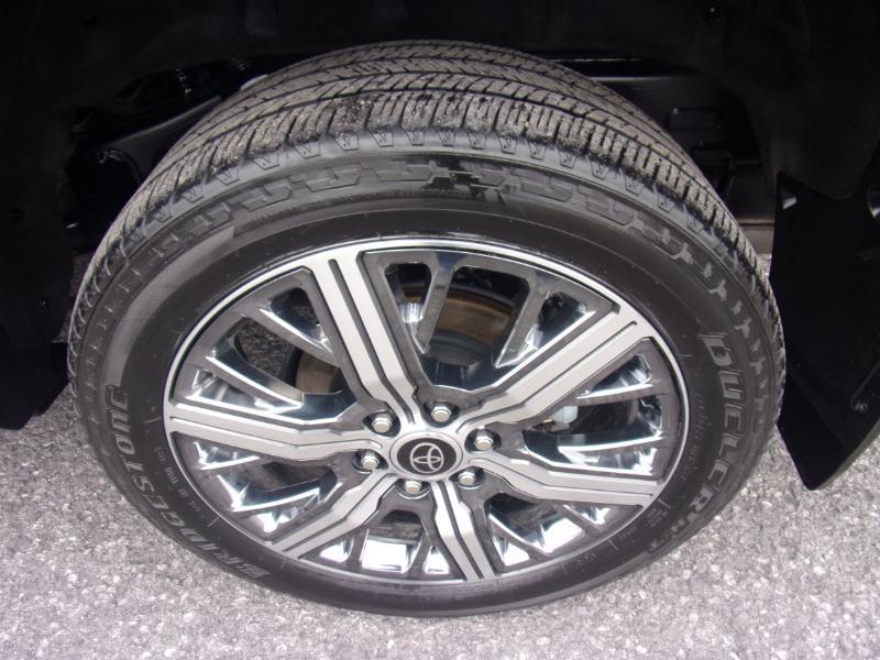 Toyota Sequoia Capstone 4WD (Natl) 2023