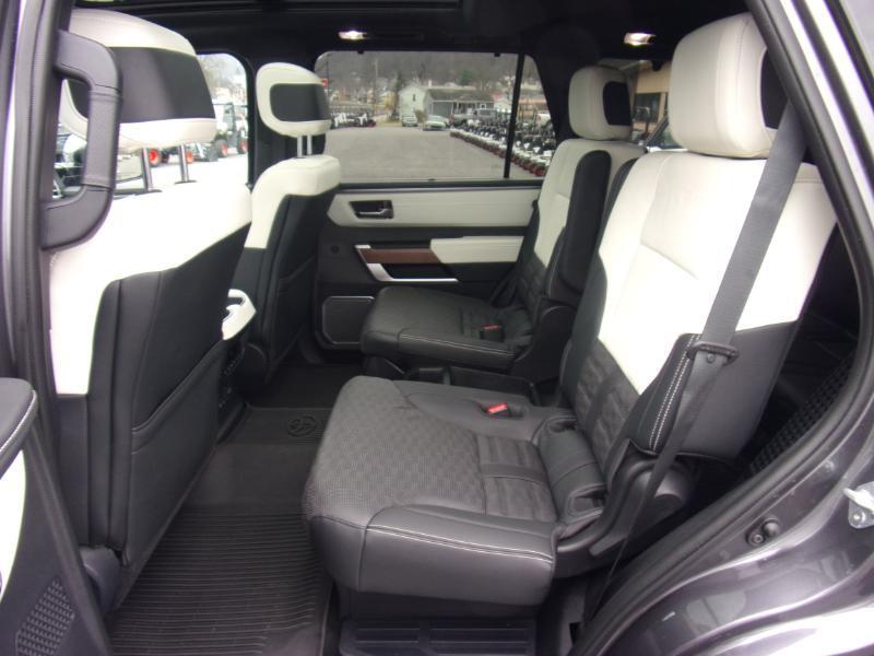 Toyota Sequoia Capstone 4WD (Natl) 2023