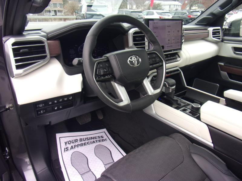 Toyota Sequoia Capstone 4WD (Natl) 2023