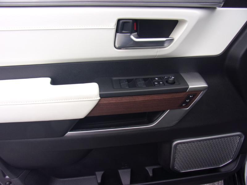 Toyota Sequoia Capstone 4WD (Natl) 2023