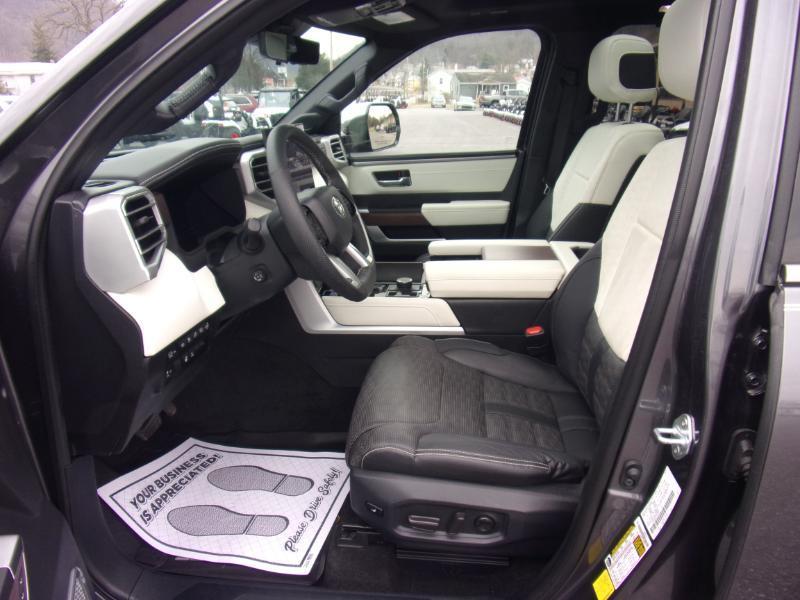 Toyota Sequoia Capstone 4WD (Natl) 2023