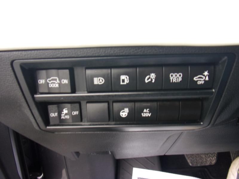 Toyota Sequoia Capstone 4WD (Natl) 2023