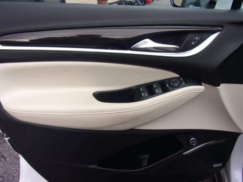 Buick Enclave AWD 4dr Essence 2023