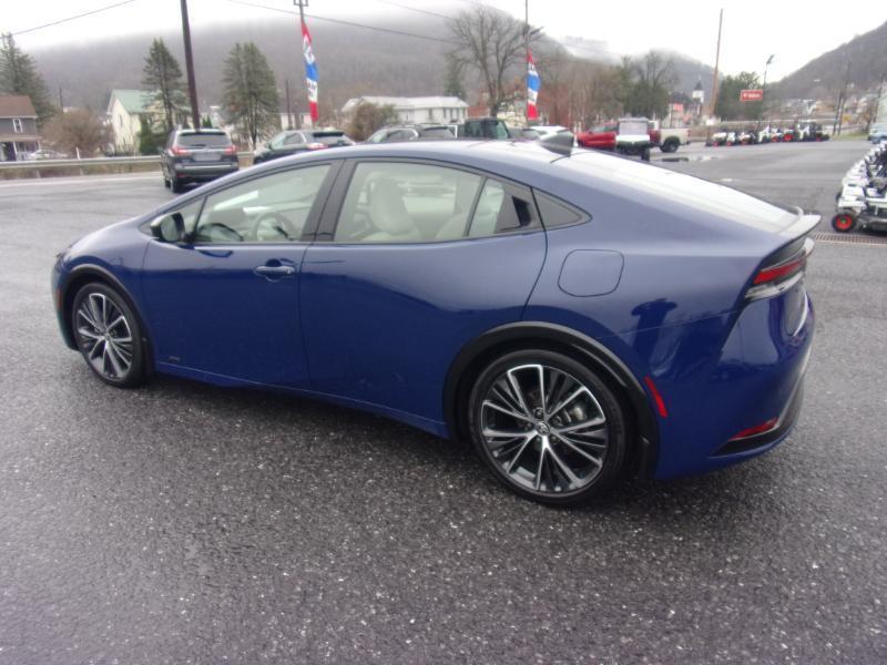 Toyota Prius XLE AWD (Natl) 2024