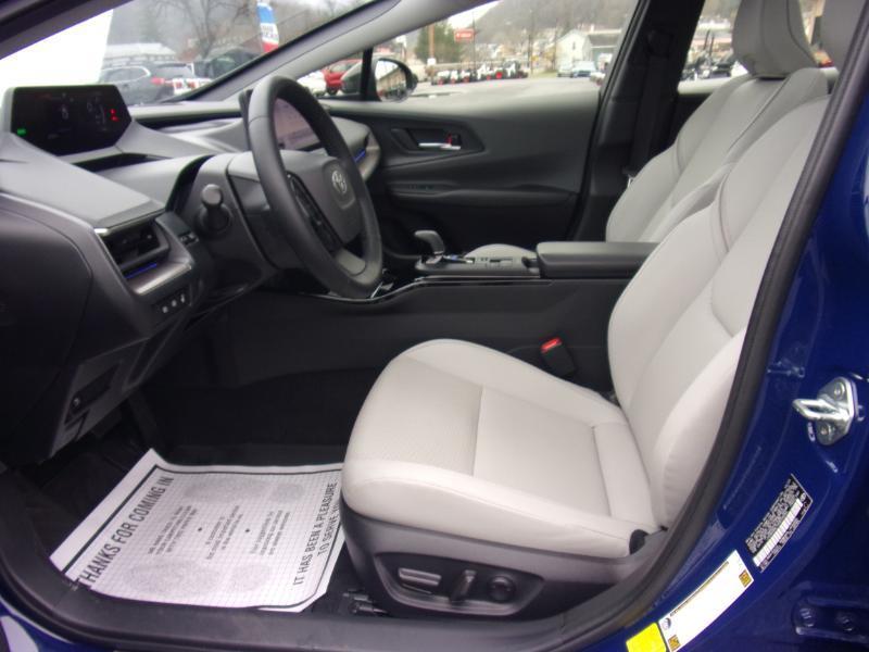 Toyota Prius XLE AWD (Natl) 2024