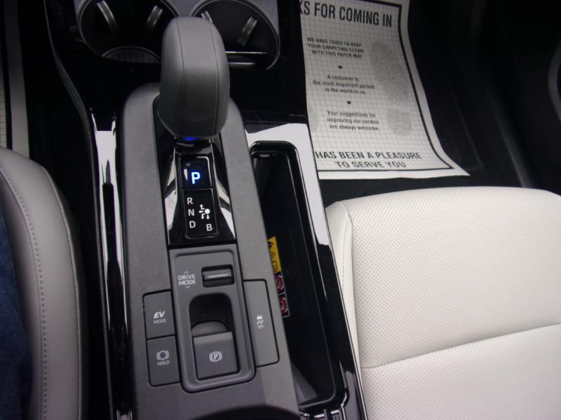 Toyota Prius XLE AWD (Natl) 2024