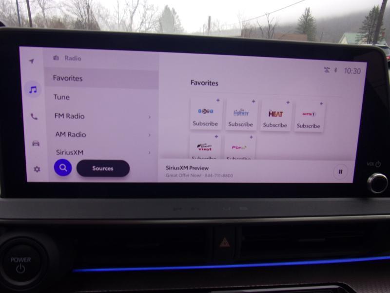 Toyota Prius XLE AWD (Natl) 2024