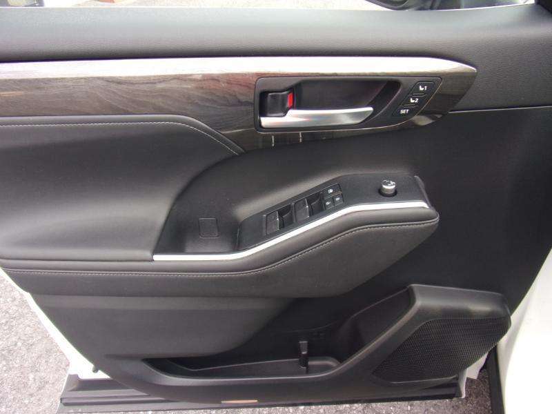 Toyota Highlander Hybrid Limited AWD (Natl) 2020