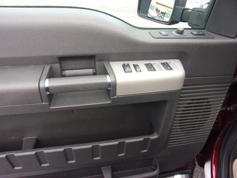 Ford Super Duty F-250 SRW 4WD Crew Cab 156" Lariat 2016