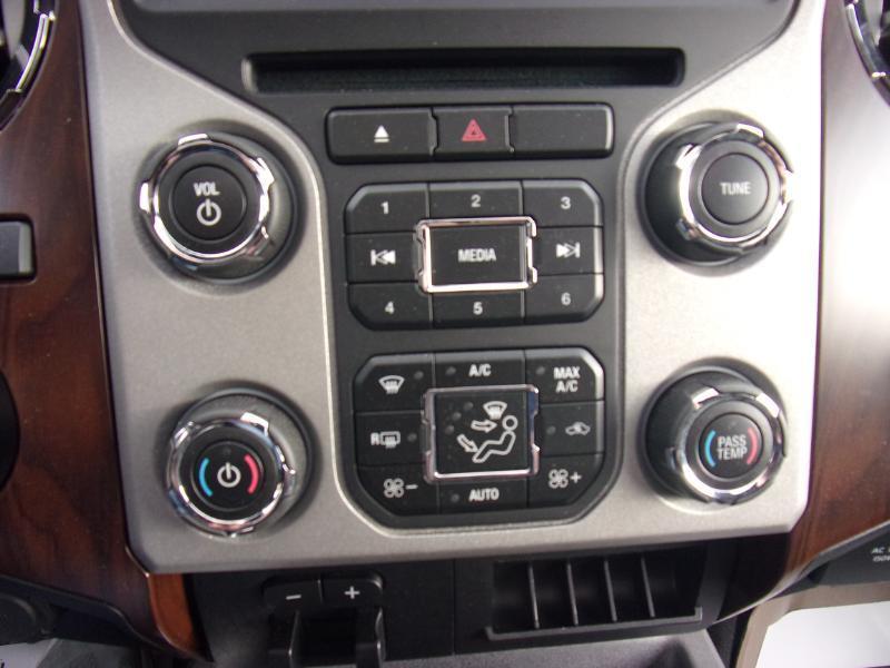 Ford Super Duty F-250 SRW 4WD Crew Cab 156" Lariat 2016