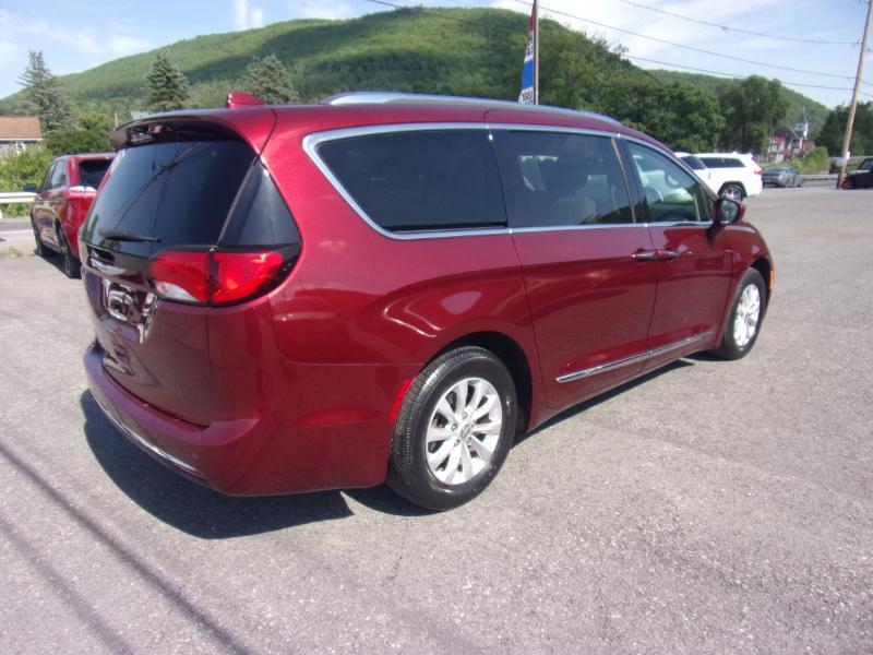 Chrysler Pacifica Touring L FWD 2019