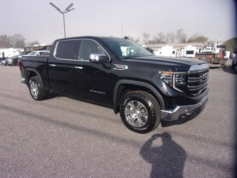 GMC Sierra 1500 4WD Crew Cab 147" SLT 2026