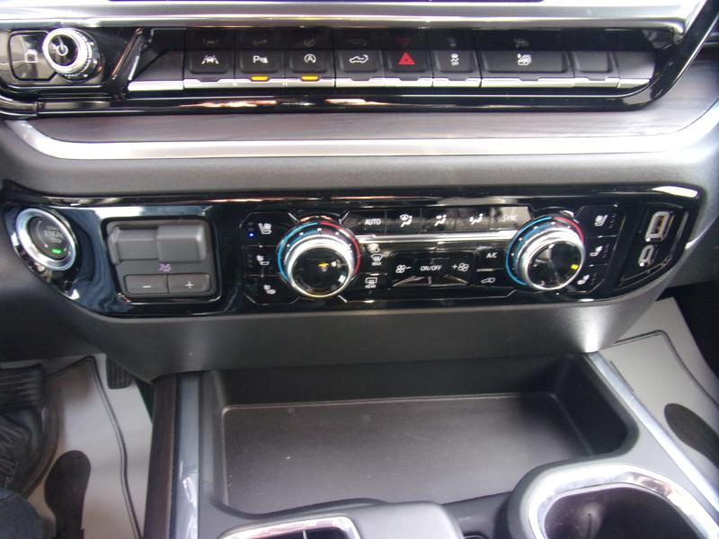 GMC Sierra 1500 4WD Crew Cab 147" SLT 2026
