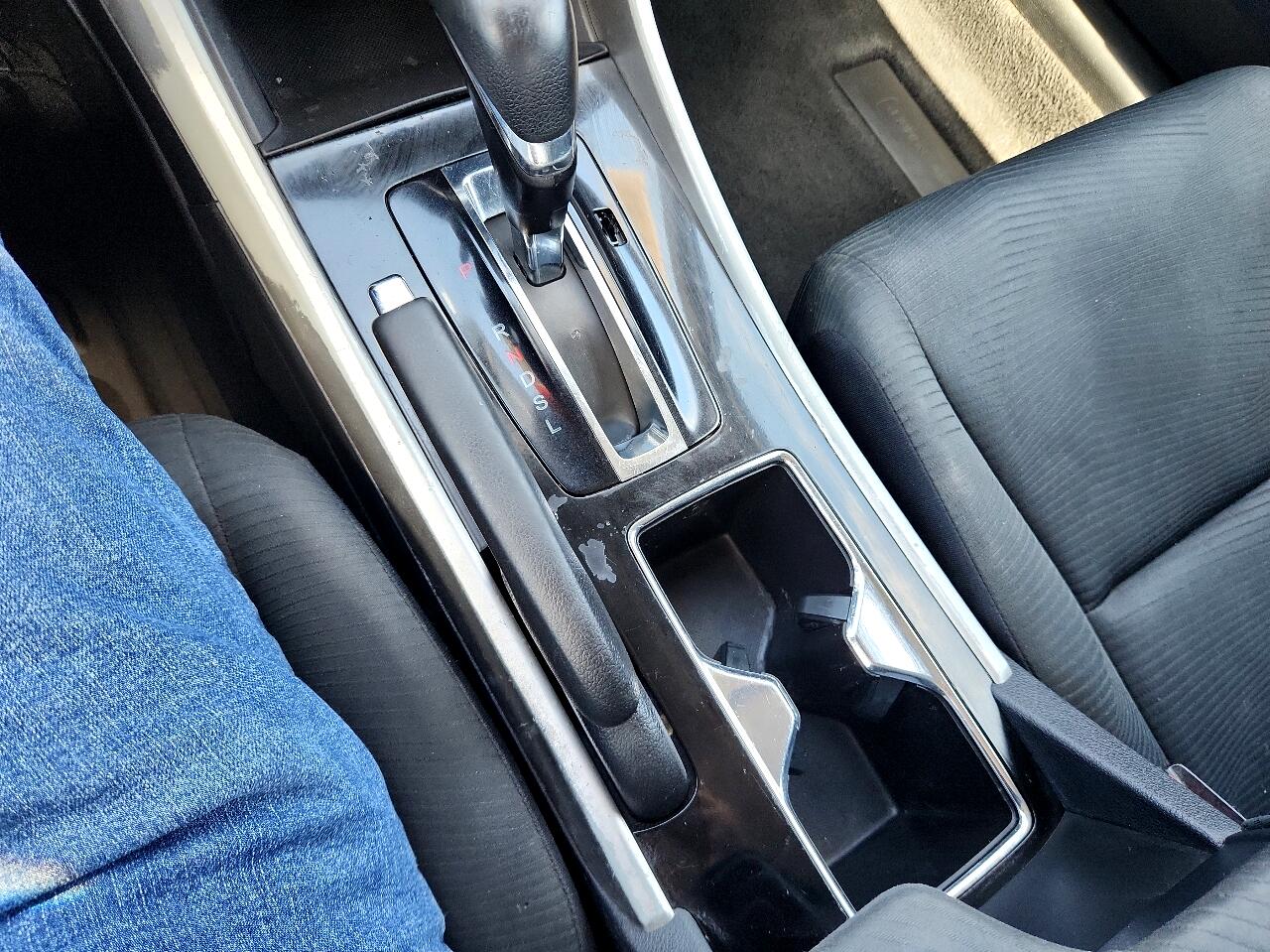 2016 Honda Accord LX photo 18