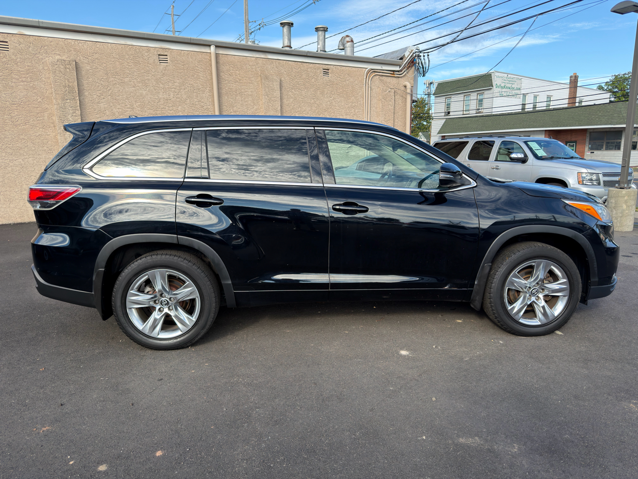 2016 Toyota Highlander Base Hybrid photo 2