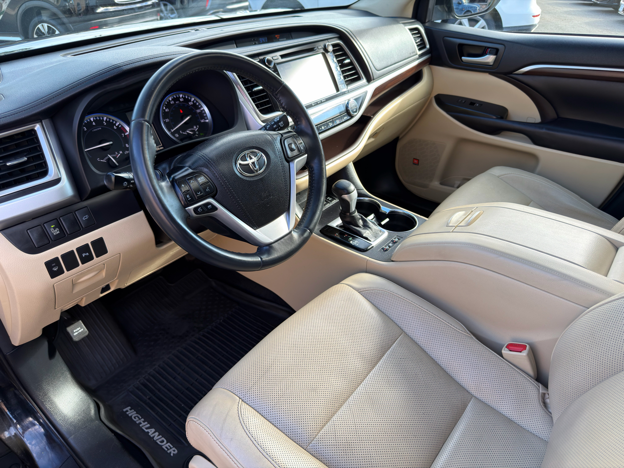 2016 Toyota Highlander Base Hybrid photo 9