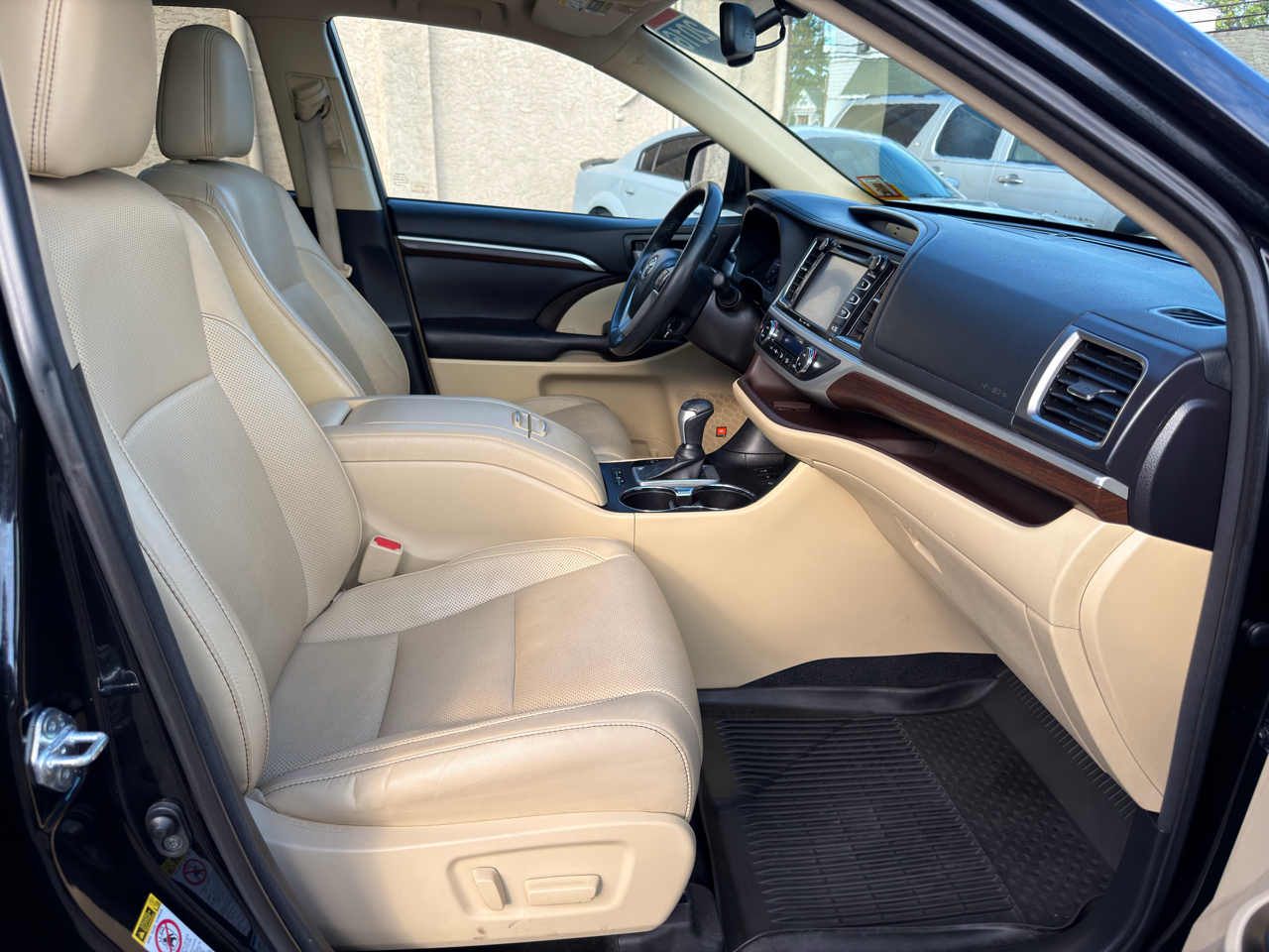 2016 Toyota Highlander Base Hybrid photo 18