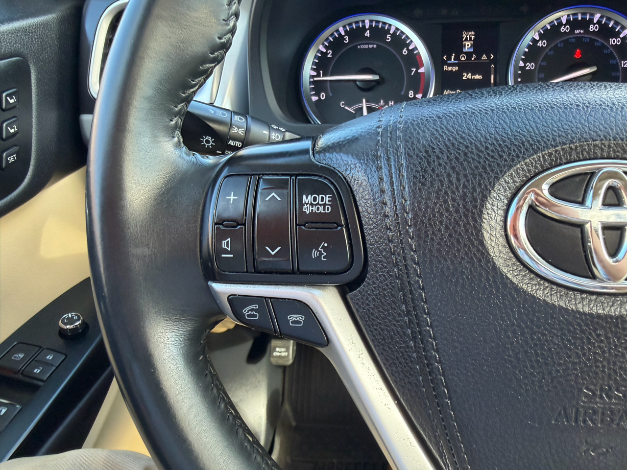 2016 Toyota Highlander Base Hybrid photo 29