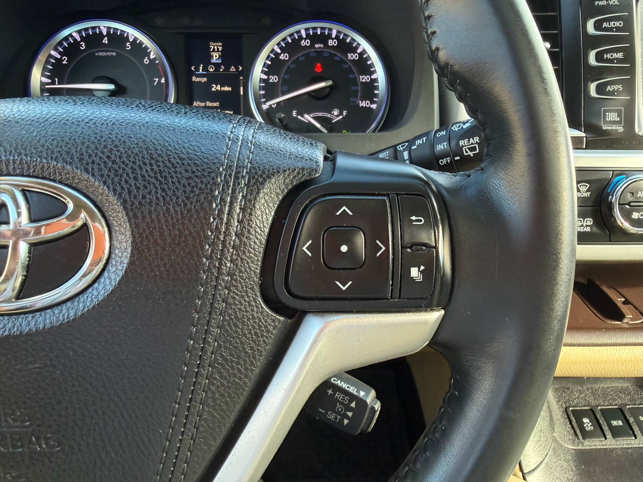 2016 Toyota Highlander Base Hybrid photo 30