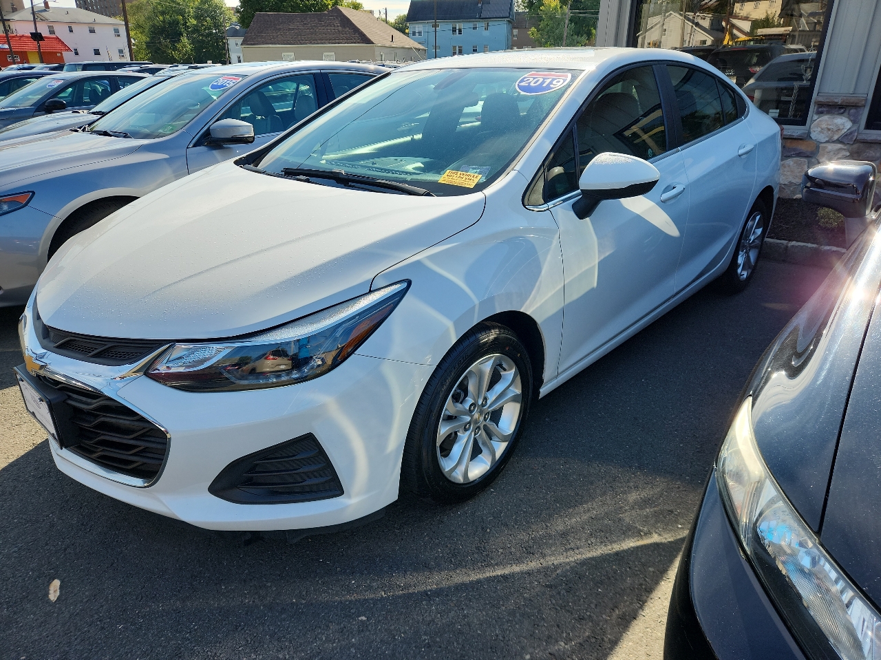 2019 Chevrolet Cruze LT photo 2