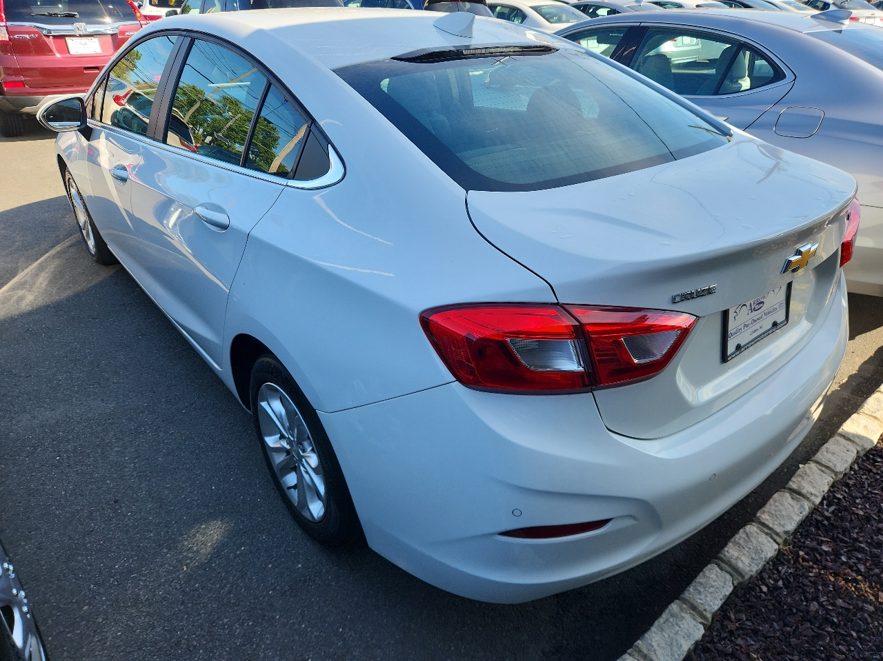 2019 Chevrolet Cruze LT photo 3