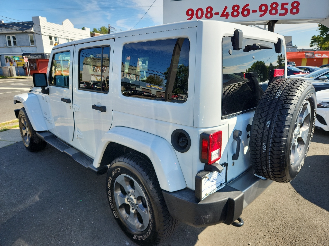 2017 Jeep Wrangler Unlimited Sahara photo 2