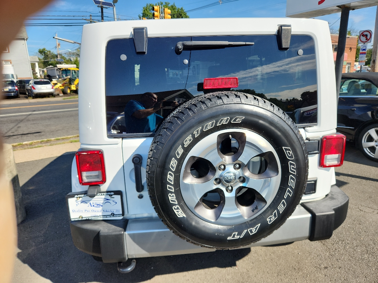 2017 Jeep Wrangler Unlimited Sahara photo 3