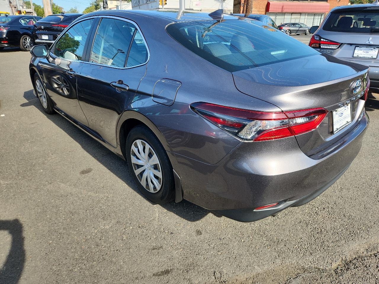 2021 Toyota Camry Hybrid LE photo 3