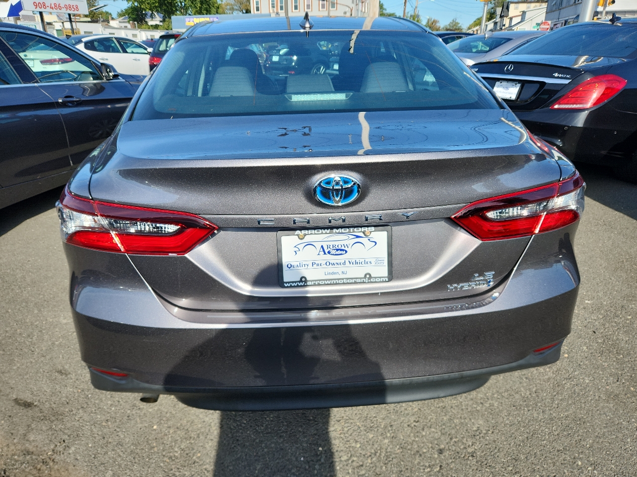 2021 Toyota Camry Hybrid LE photo 4