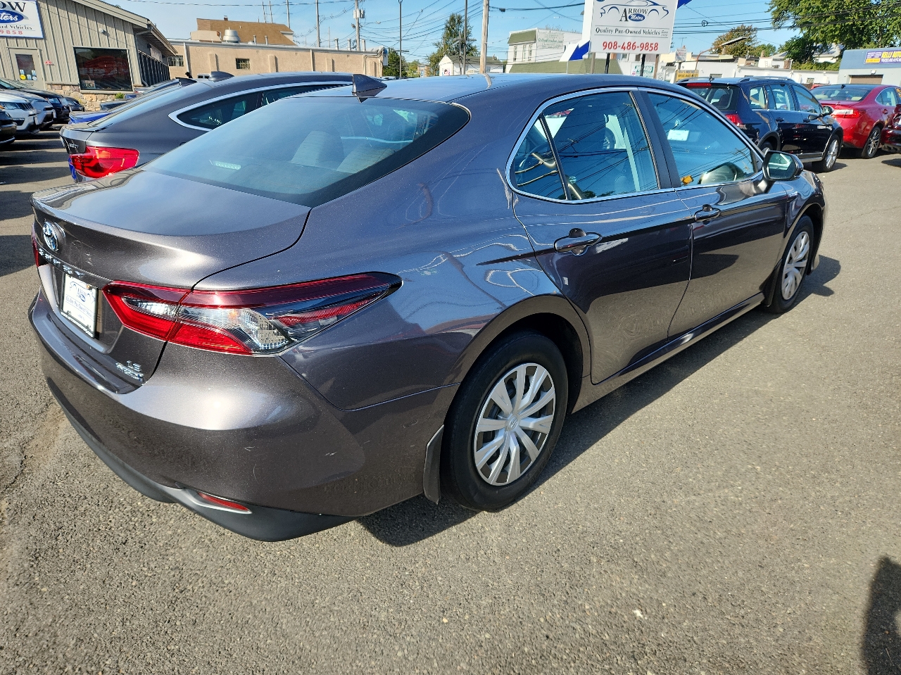 2021 Toyota Camry Hybrid LE photo 6