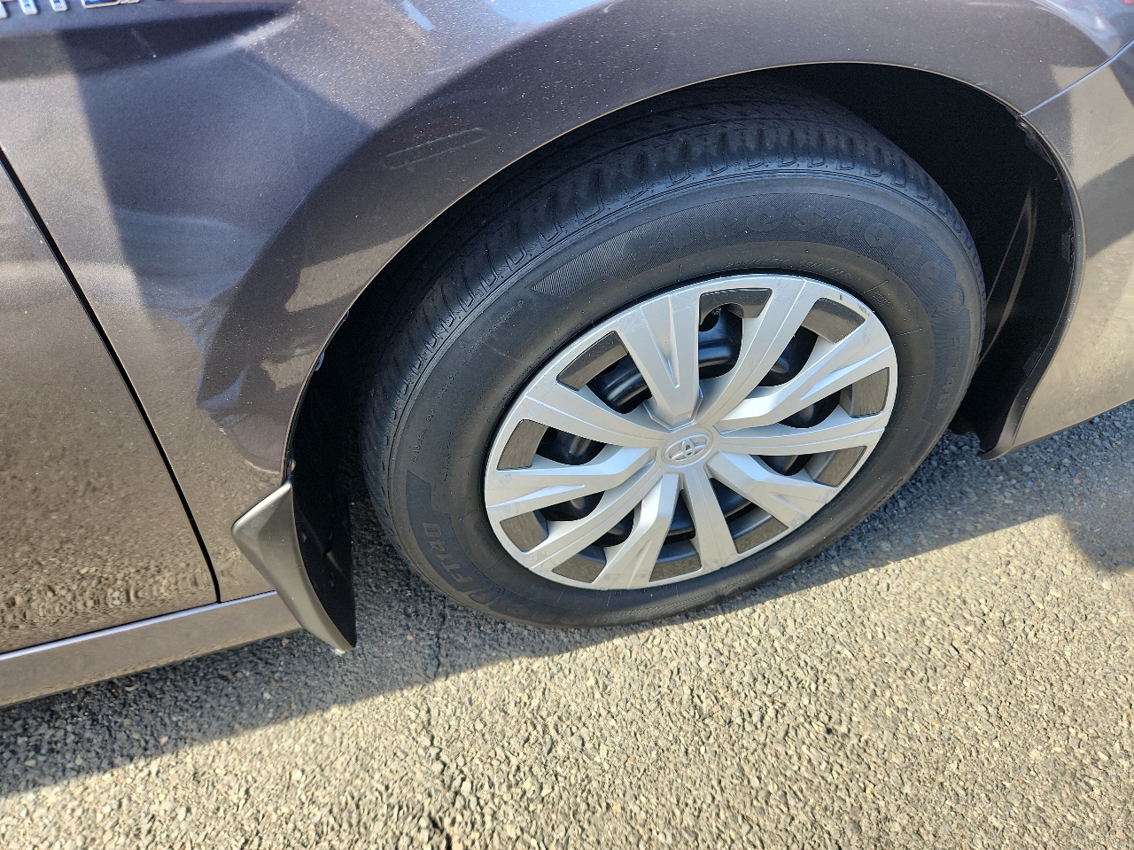 2021 Toyota Camry Hybrid LE photo 8
