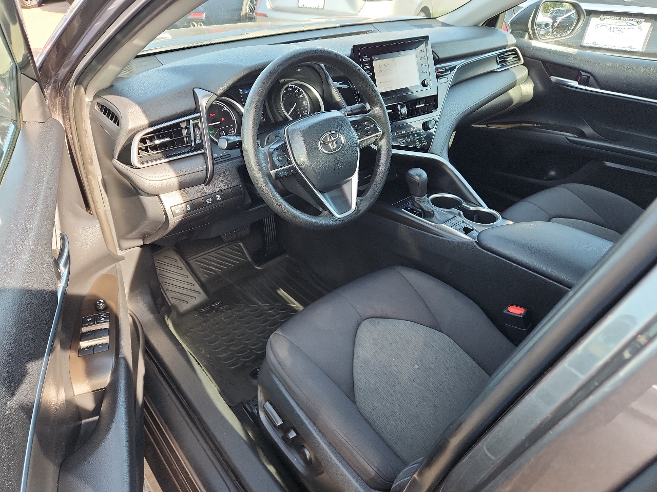 2021 Toyota Camry Hybrid LE photo 9