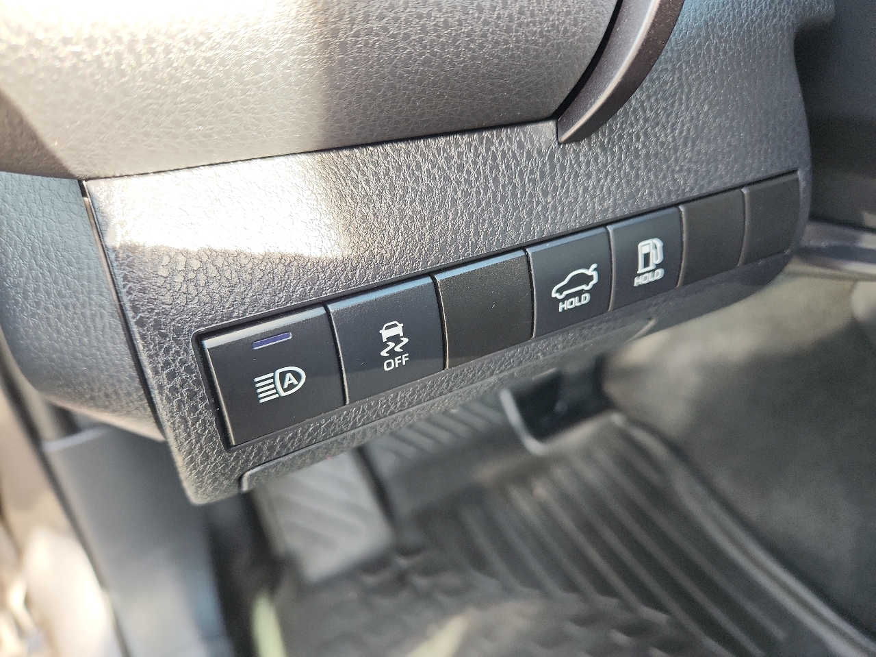 2021 Toyota Camry Hybrid LE photo 11