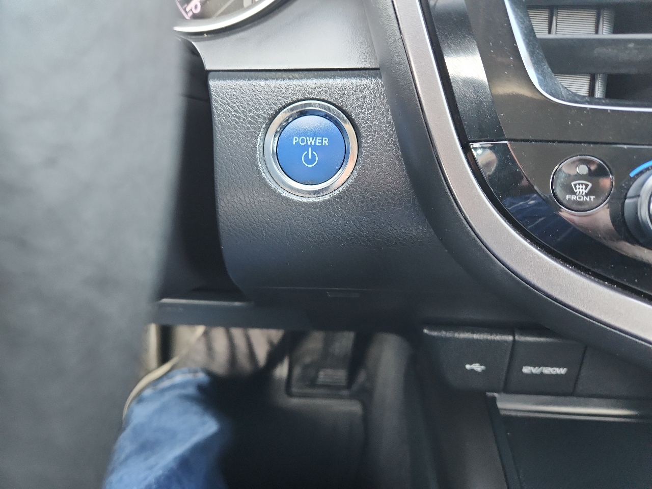 2021 Toyota Camry Hybrid LE photo 14