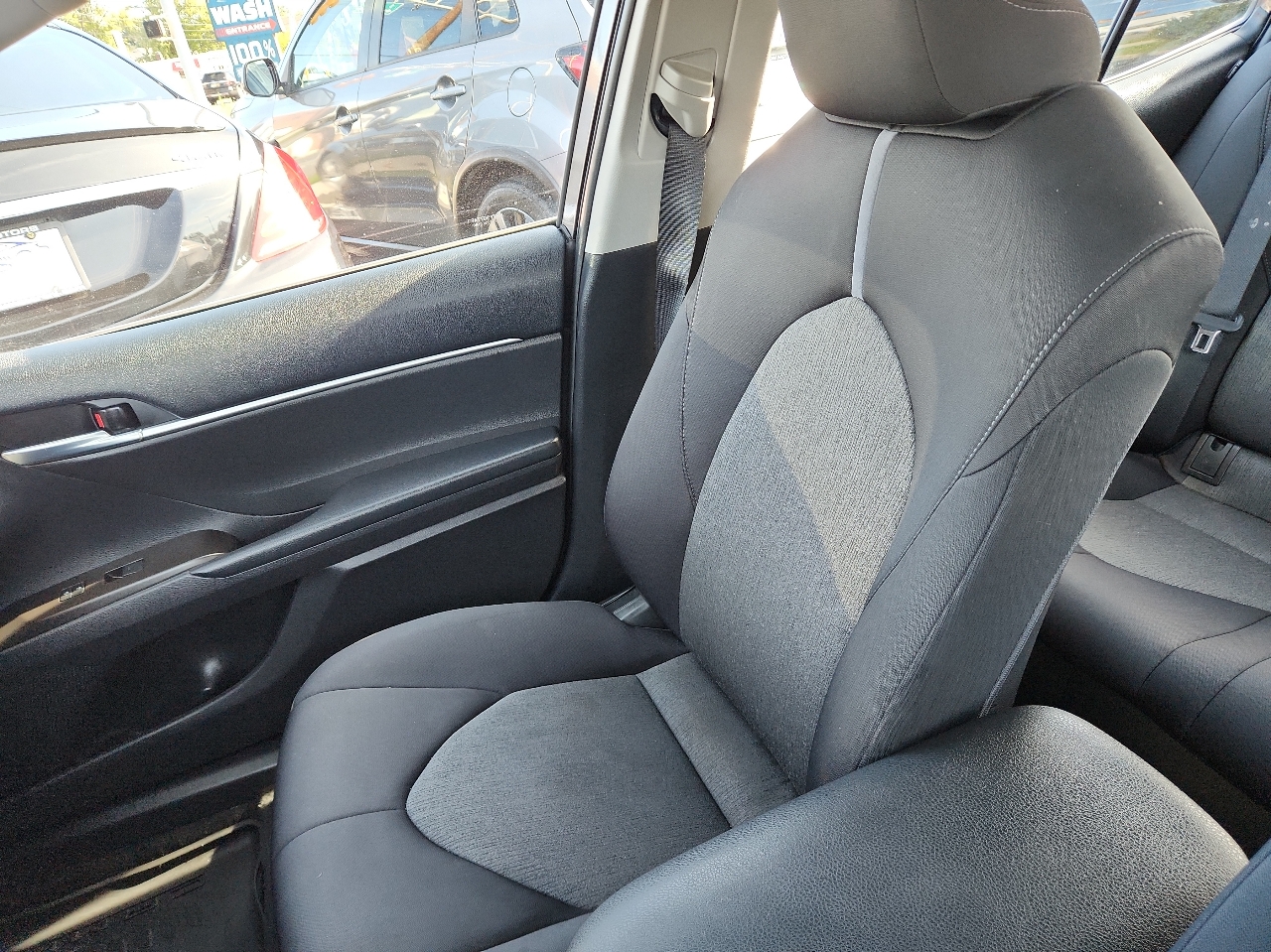 2021 Toyota Camry Hybrid LE photo 23