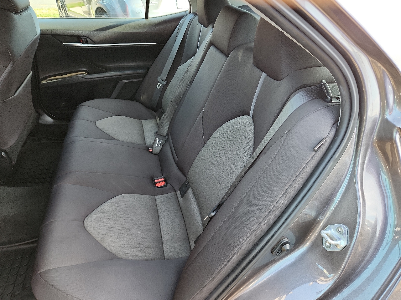 2021 Toyota Camry Hybrid LE photo 24