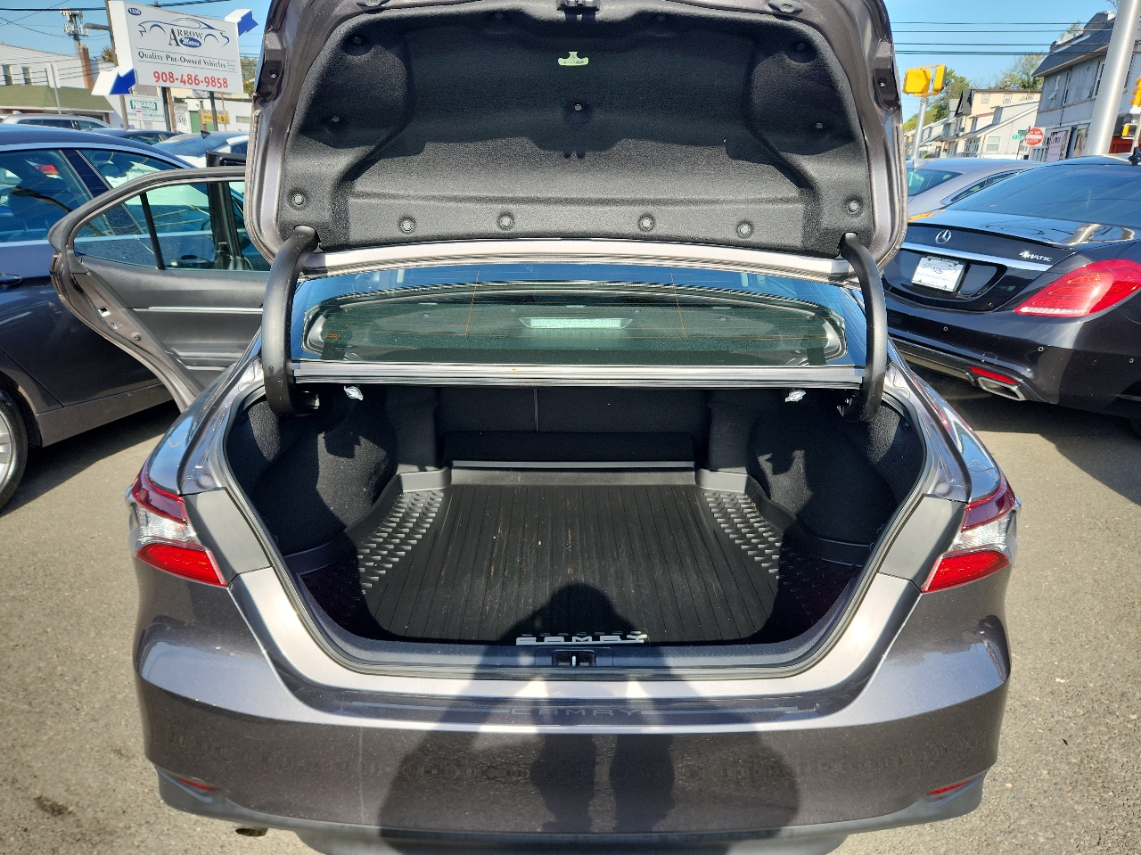 2021 Toyota Camry Hybrid LE photo 25