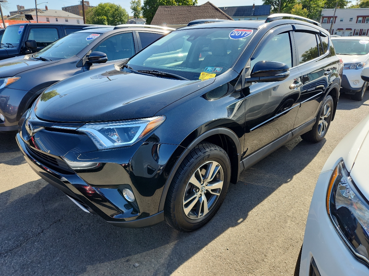 2017 Toyota RAV4 XLE photo 2