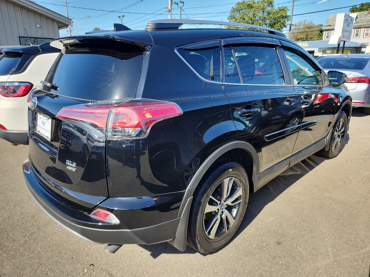2017 Toyota RAV4 XLE photo 5