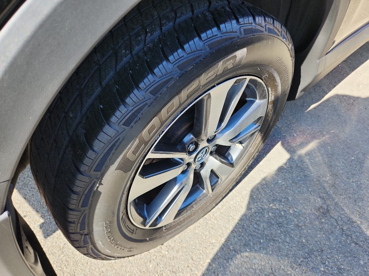 2017 Toyota RAV4 XLE photo 6