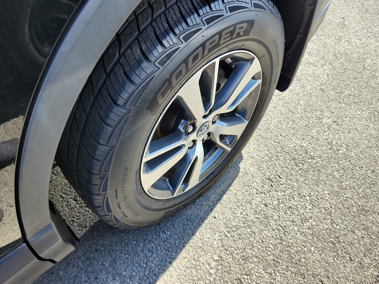 2017 Toyota RAV4 XLE photo 9