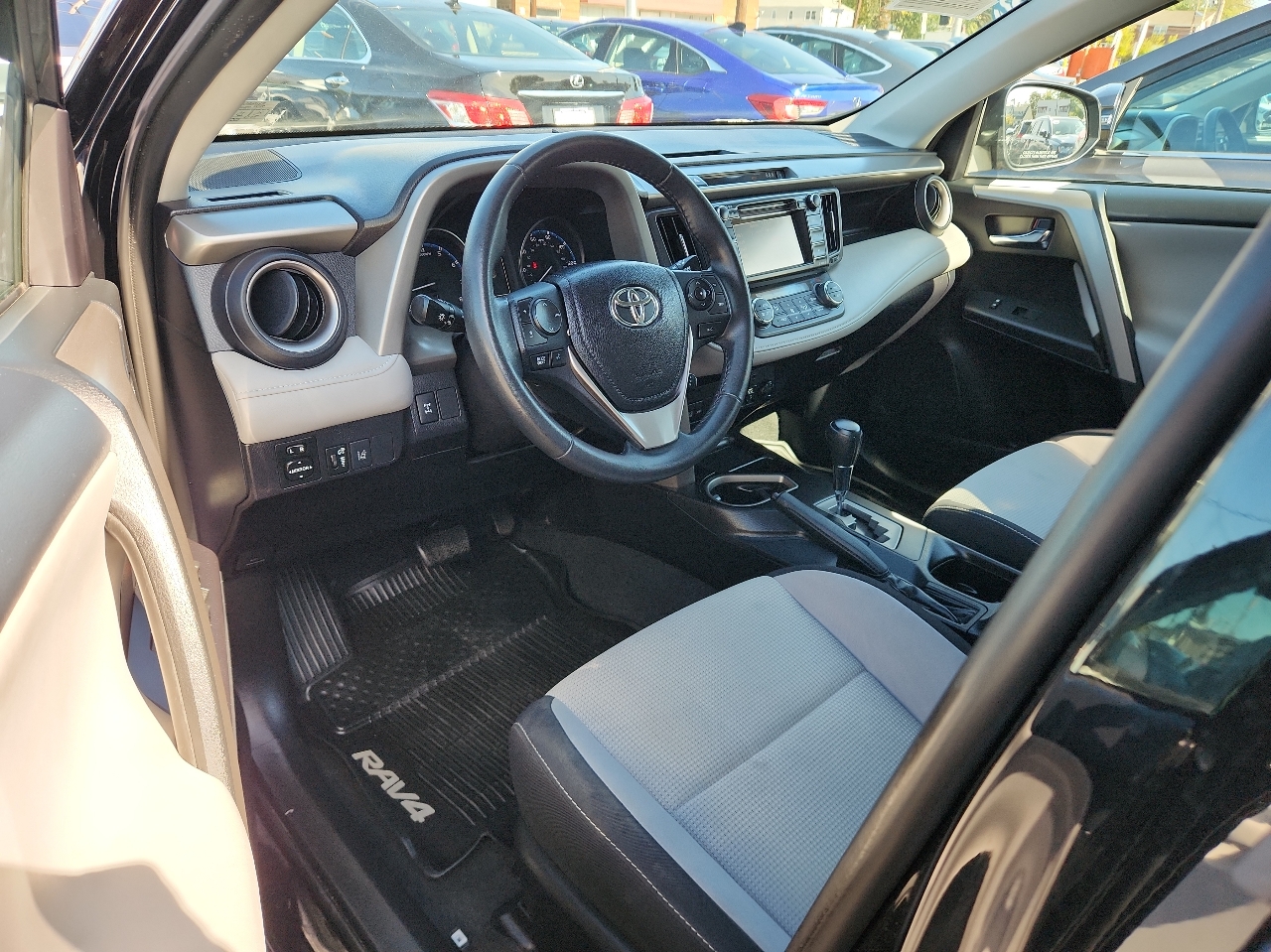 2017 Toyota RAV4 XLE photo 10