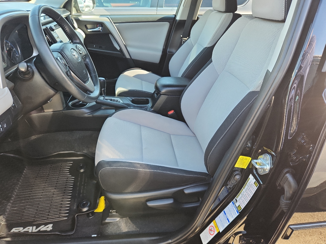 2017 Toyota RAV4 XLE photo 12