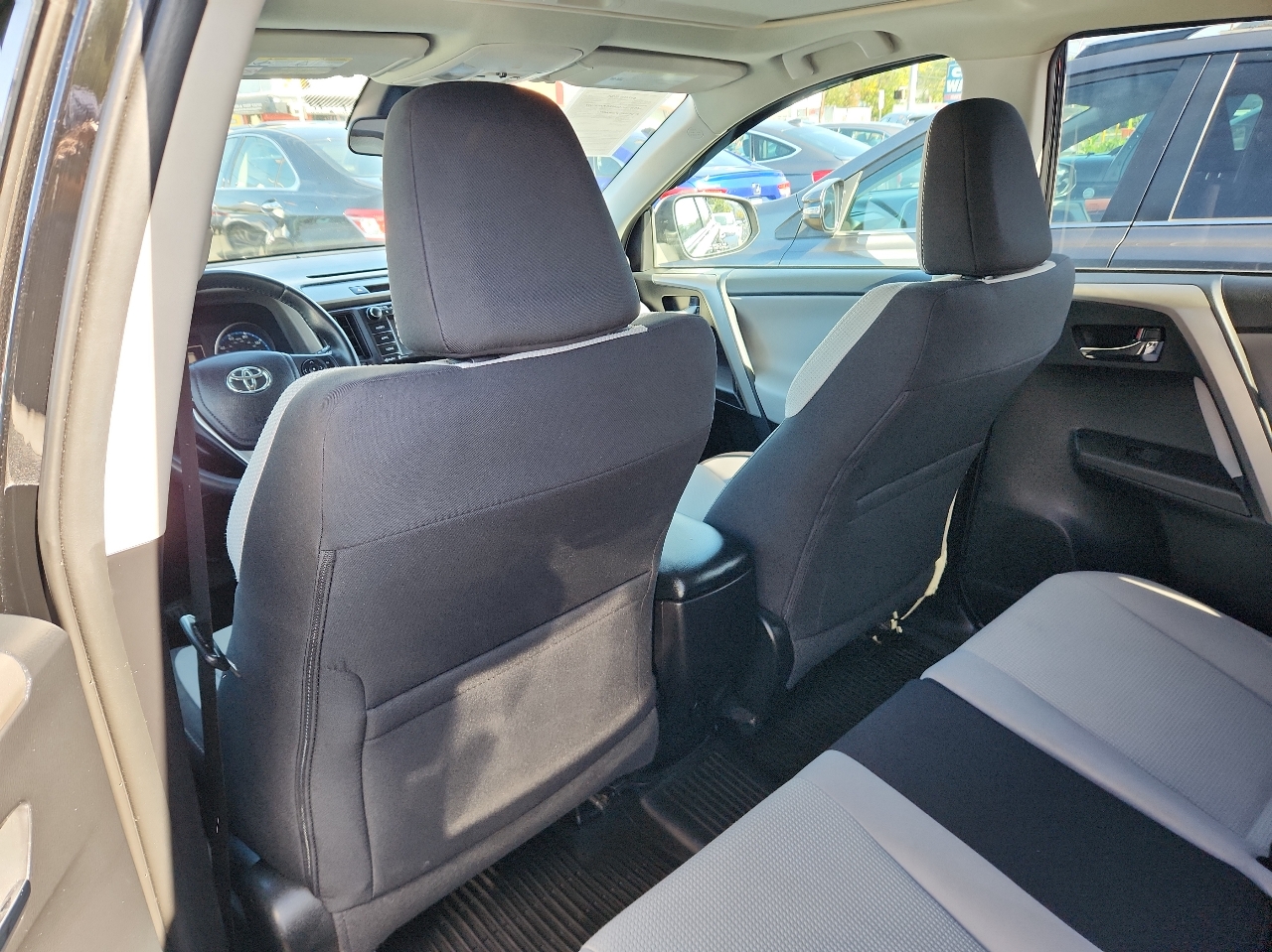 2017 Toyota RAV4 XLE photo 26