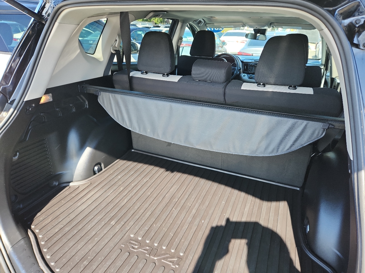 2017 Toyota RAV4 XLE photo 28