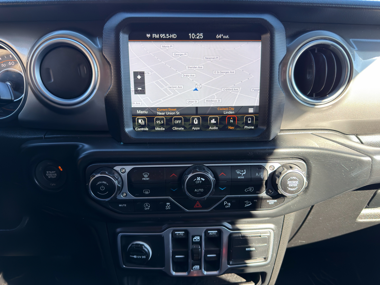 Jeep Wrangler Unlimited Sahara 4x4 2018 Jeep Wrangler Unlimited Sahara 4x4 2018