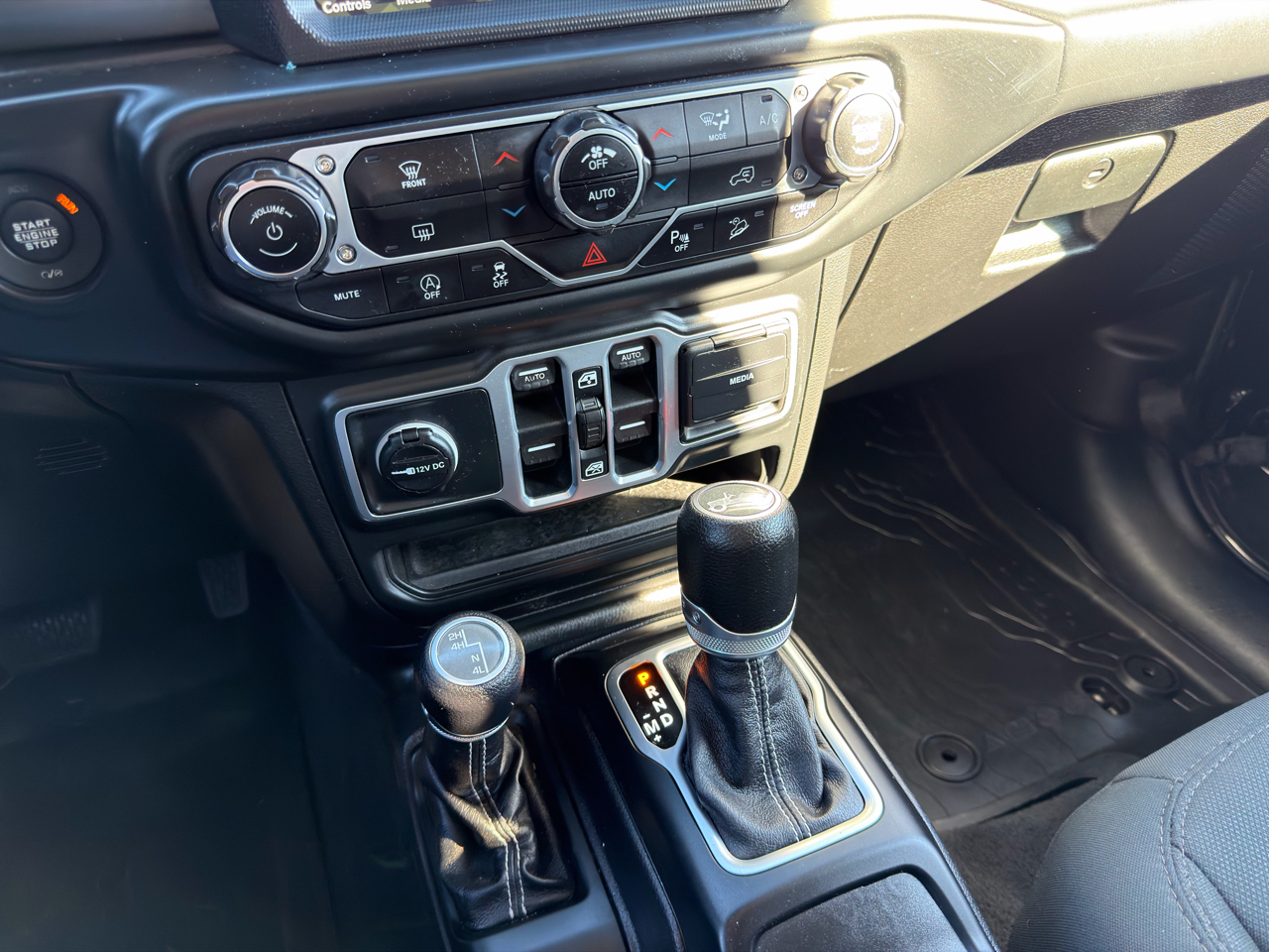 Jeep Wrangler Unlimited Sahara 4x4 2018 Jeep Wrangler Unlimited Sahara 4x4 2018